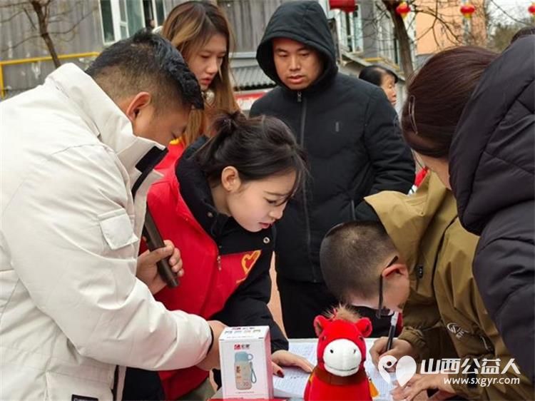 石楼县青年志愿者协会发放温暖包给孩子们带来温暖2026年新的一年继续做孩子们最坚实的后盾 - 第2张 - 山西公益人 石楼县青年志愿者协会发放温暖包给孩子们带来温暖2026年新的一年继续做孩子们最坚实的后盾 - 第2张