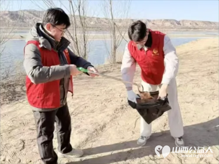 美丽中国·我是行动者|共青团河曲县委联合黄河谣生态环境公益协会开展“河我一起 保护母亲河”行动 - 第2张