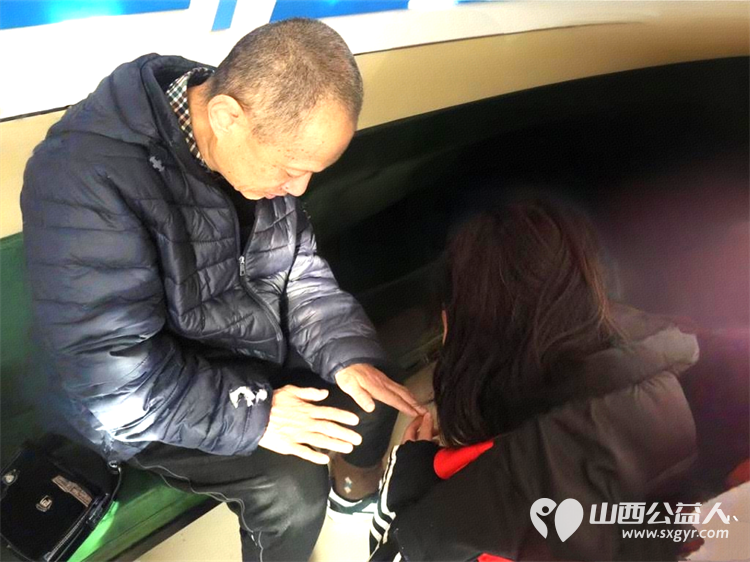 浓浓敬老情情暖夕阳红 长治市阳光困境儿童帮扶协会组织志愿者走进下行养老院开展志愿服务活动 - 第6张 - 山西公益人 浓浓敬老情情暖夕阳红 长治市阳光困境儿童帮扶协会组织志愿者走进下行养老院开展志愿服务活动 - 第6张