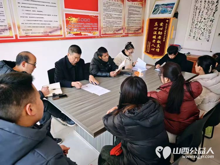 上党区义工协会党支部春节前慰问老党员为他们送上了米面油对联等慰问品让老党员们切实感受到了党组织的温暖 - 第1张