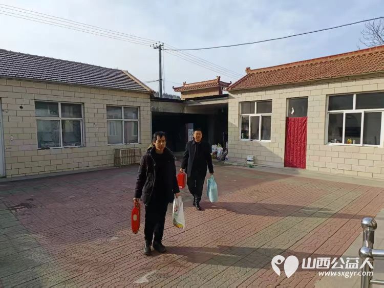 上党区义工协会党支部春节前慰问老党员为他们送上了米面油对联等慰问品让老党员们切实感受到了党组织的温暖 - 第4张