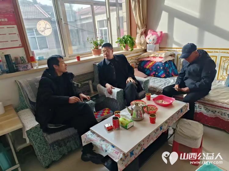 上党区义工协会党支部春节前慰问老党员为他们送上了米面油对联等慰问品让老党员们切实感受到了党组织的温暖 - 第2张