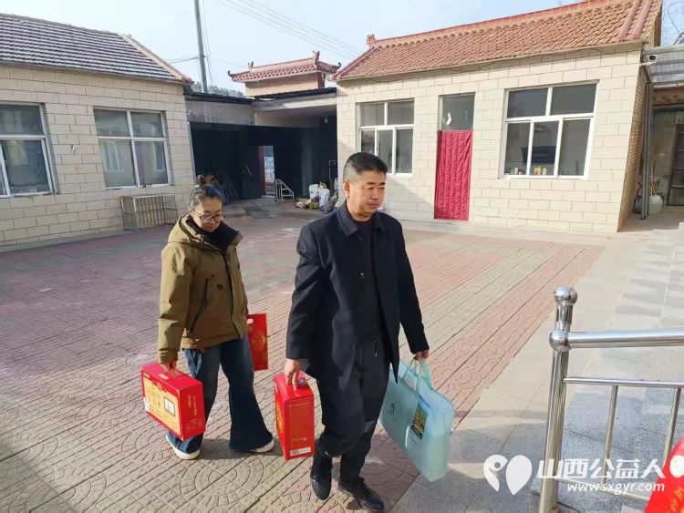 上党区义工协会党支部春节前慰问老党员为他们送上了米面油对联等慰问品让老党员们切实感受到了党组织的温暖 - 第5张