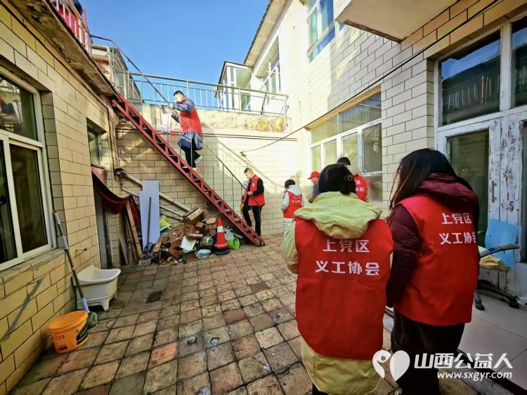 走访慰问困难户真情帮扶暖人心 长治市上党区义工协会联合一品源合作社开展困难家庭走访慰问困难户活动给困难家庭送去米面油对联等慰问品 - 第13张