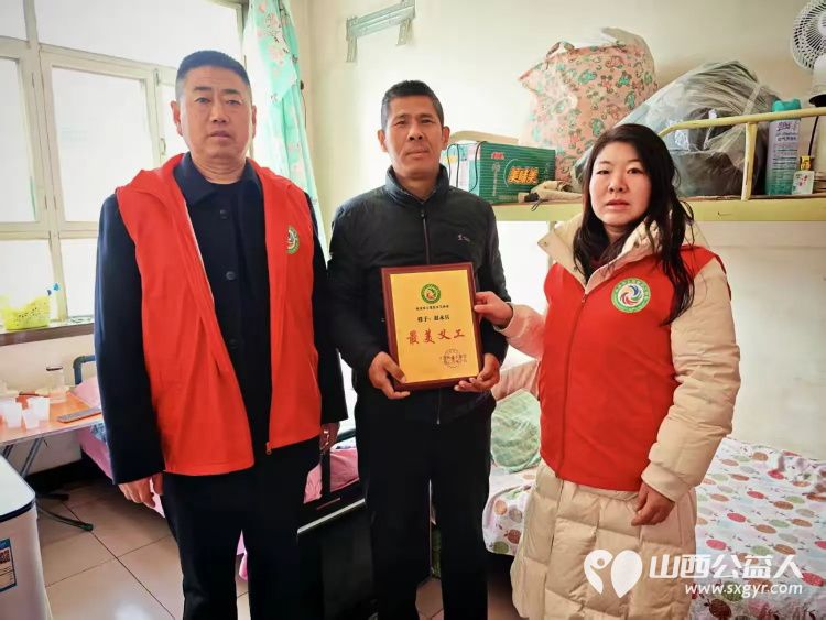 走访慰问困难户真情帮扶暖人心 长治市上党区义工协会联合一品源合作社开展困难家庭走访慰问困难户活动给困难家庭送去米面油对联等慰问品 - 第4张