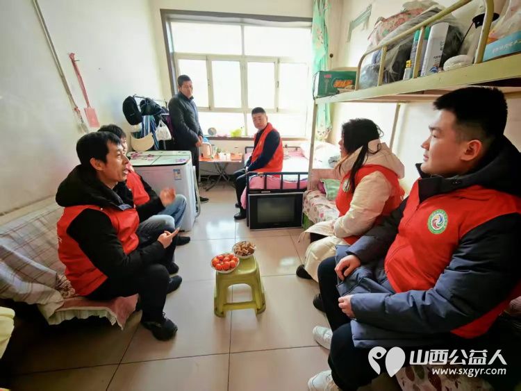 走访慰问困难户真情帮扶暖人心 长治市上党区义工协会联合一品源合作社开展困难家庭走访慰问困难户活动给困难家庭送去米面油对联等慰问品 - 第3张