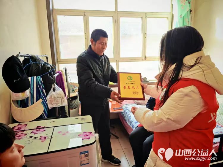 走访慰问困难户真情帮扶暖人心 长治市上党区义工协会联合一品源合作社开展困难家庭走访慰问困难户活动给困难家庭送去米面油对联等慰问品 - 第7张