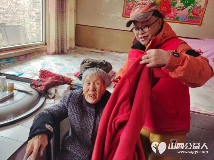 小年暖潮涌秀容志愿丹心润寒冬 忻州市秀容志愿服务中心的志愿者们携着沉甸甸的物资与沉甸甸的牵挂踏上秀容公益暖冬行走访之路 - 第10张 - 山西公益人 小年暖潮涌秀容志愿丹心润寒冬 忻州市秀容志愿服务中心的志愿者们携着沉甸甸的物资与沉甸甸的牵挂踏上秀容公益暖冬行走访之路 - 第10张