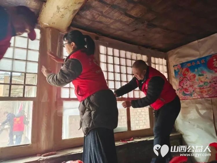 小年暖潮涌秀容志愿丹心润寒冬 忻州市秀容志愿服务中心的志愿者们携着沉甸甸的物资与沉甸甸的牵挂踏上秀容公益暖冬行走访之路 - 第4张 - 山西公益人 小年暖潮涌秀容志愿丹心润寒冬 忻州市秀容志愿服务中心的志愿者们携着沉甸甸的物资与沉甸甸的牵挂踏上秀容公益暖冬行走访之路 - 第4张