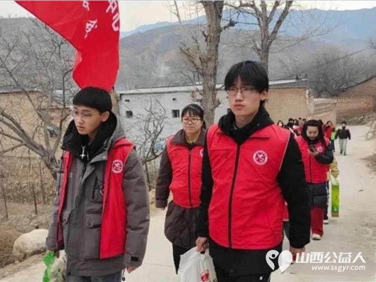 小年暖潮涌秀容志愿丹心润寒冬 忻州市秀容志愿服务中心的志愿者们携着沉甸甸的物资与沉甸甸的牵挂踏上秀容公益暖冬行走访之路 - 第2张 - 山西公益人 小年暖潮涌秀容志愿丹心润寒冬 忻州市秀容志愿服务中心的志愿者们携着沉甸甸的物资与沉甸甸的牵挂踏上秀容公益暖冬行走访之路 - 第2张