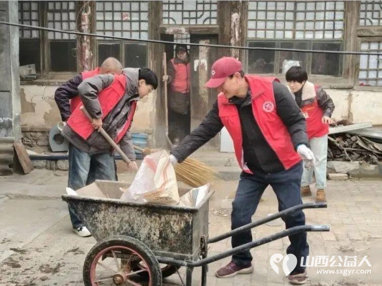 小年暖潮涌秀容志愿丹心润寒冬 忻州市秀容志愿服务中心的志愿者们携着沉甸甸的物资与沉甸甸的牵挂踏上秀容公益暖冬行走访之路 - 第3张 - 山西公益人 小年暖潮涌秀容志愿丹心润寒冬 忻州市秀容志愿服务中心的志愿者们携着沉甸甸的物资与沉甸甸的牵挂踏上秀容公益暖冬行走访之路 - 第3张