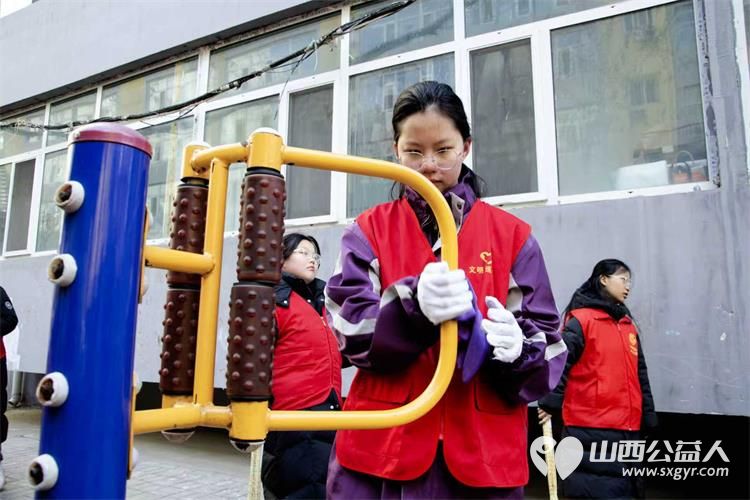 小店区营盘街道南内环街二社区2月12日开展迎新春美家园寒假环境卫生清洁活动小志愿者们和家长朋友一起来做公益 - 第6张 - 山西公益人 小店区营盘街道南内环街二社区2月12日开展迎新春美家园寒假环境卫生清洁活动小志愿者们和家长朋友一起来做公益 - 第6张