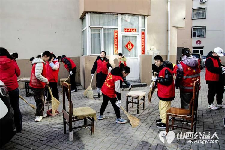 小店区营盘街道南内环街二社区2月12日开展迎新春美家园寒假环境卫生清洁活动小志愿者们和家长朋友一起来做公益 - 第3张 - 山西公益人 小店区营盘街道南内环街二社区2月12日开展迎新春美家园寒假环境卫生清洁活动小志愿者们和家长朋友一起来做公益 - 第3张