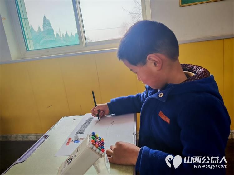 文水县爱心帮扶志愿者协会的返乡志愿者2月10日继续走进岳村学校开展公益画画课 - 第3张 - 山西公益人 文水县爱心帮扶志愿者协会的返乡志愿者2月10日继续走进岳村学校开展公益画画课 - 第3张