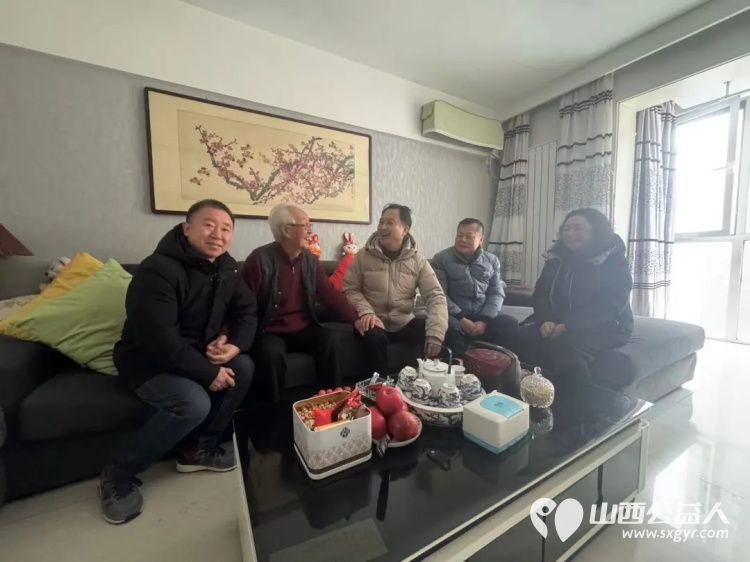 小年送暖情系桑榆 致敬前辈薪火相传——山西省话剧院领导班子走访慰问退休老领导与高龄离退休老干部 - 第7张 - 山西公益人 小年送暖情系桑榆 致敬前辈薪火相传——山西省话剧院领导班子走访慰问退休老领导与高龄离退休老干部 - 第7张