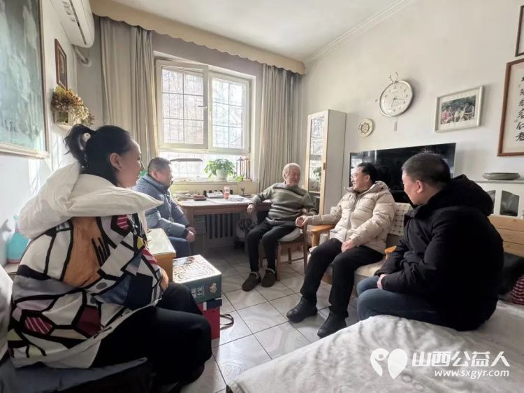 小年送暖情系桑榆 致敬前辈薪火相传——山西省话剧院领导班子走访慰问退休老领导与高龄离退休老干部 - 第6张 - 山西公益人 小年送暖情系桑榆 致敬前辈薪火相传——山西省话剧院领导班子走访慰问退休老领导与高龄离退休老干部 - 第6张