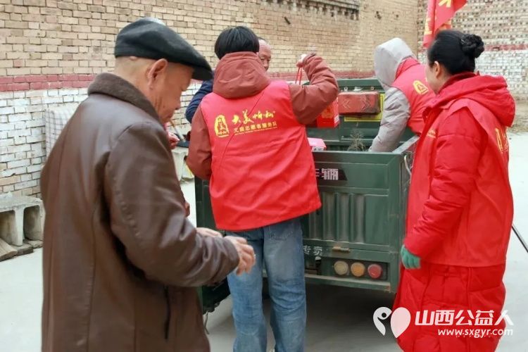 大美忻州文旅志愿者服务队春节前夕赴清泉村开展暖心帮扶行动不仅给予了三户家庭物质上的支持更通过面对面的交流与陪伴传递了精神上的慰藉 - 第3张