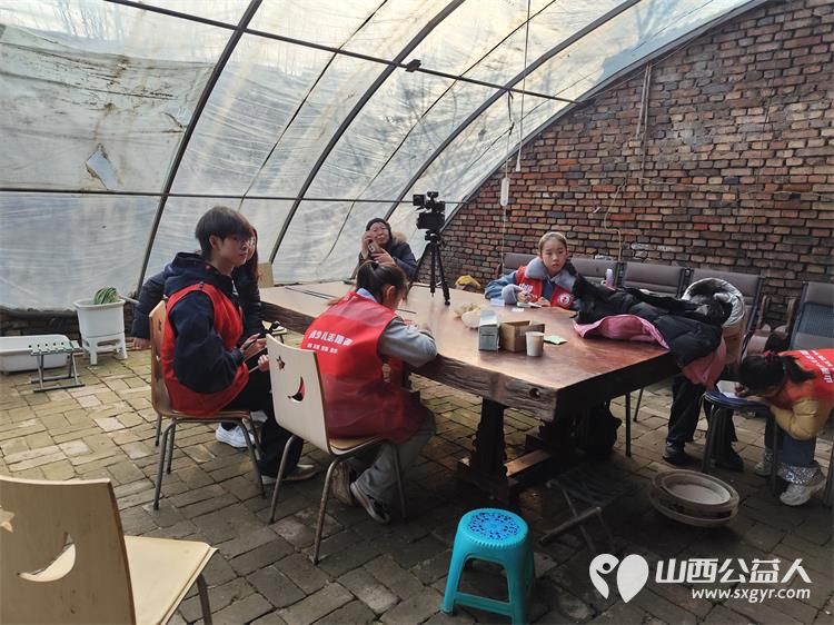 春风化雨润田畴----太原市新时代志愿服务中心赵海生雷锋团农耕志愿行活动在贾家寨山西特色水果采摘园举行 - 第2张