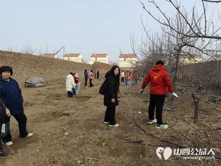 春风化雨润田畴----太原市新时代志愿服务中心赵海生雷锋团农耕志愿行活动在贾家寨山西特色水果采摘园举行 - 第6张