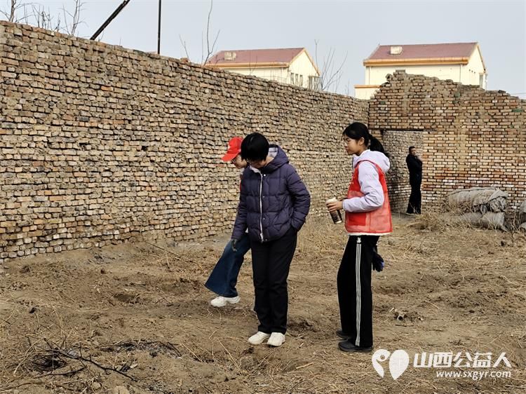 春风化雨润田畴----太原市新时代志愿服务中心赵海生雷锋团农耕志愿行活动在贾家寨山西特色水果采摘园举行 - 第7张