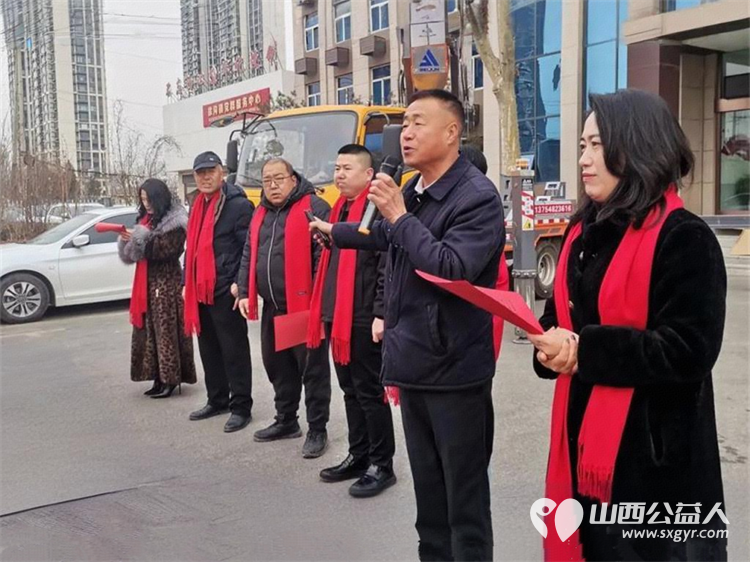 冬日里的一抹阳光增添春节前夕的温暖底色 山西好人张小义协调组织清徐徐沟京栋口腔门诊部公司倾力承办联合各爱心企业为100余名退役军人环卫工人等发放实用的生活用品 - 第2张