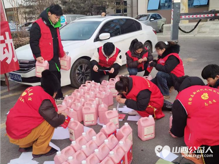 冬日里的一抹阳光增添春节前夕的温暖底色 山西好人张小义协调组织清徐徐沟京栋口腔门诊部公司倾力承办联合各爱心企业为100余名退役军人环卫工人等发放实用的生活用品 - 第9张
