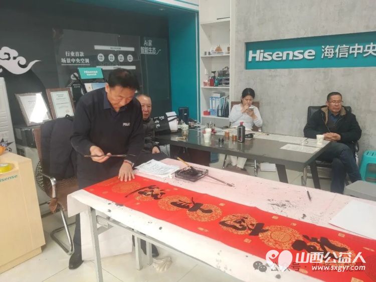 挥毫泼墨迎新春公益同心赠春联 长治市正能量公益协会屯留区办事处给屯留正能量公益群里的爱心人士们赠送手写的新年对联 - 第13张 - 山西公益人 挥毫泼墨迎新春公益同心赠春联 长治市正能量公益协会屯留区办事处给屯留正能量公益群里的爱心人士们赠送手写的新年对联 - 第13张