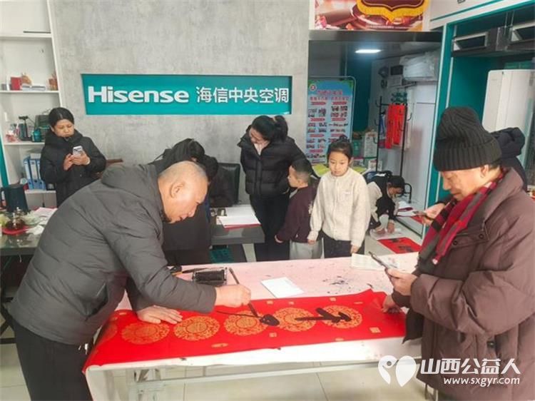 挥毫泼墨迎新春公益同心赠春联 长治市正能量公益协会屯留区办事处给屯留正能量公益群里的爱心人士们赠送手写的新年对联 - 第4张 - 山西公益人 挥毫泼墨迎新春公益同心赠春联 长治市正能量公益协会屯留区办事处给屯留正能量公益群里的爱心人士们赠送手写的新年对联 - 第4张