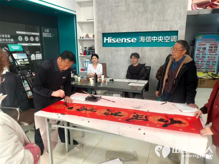 挥毫泼墨迎新春公益同心赠春联 长治市正能量公益协会屯留区办事处给屯留正能量公益群里的爱心人士们赠送手写的新年对联 - 第11张 - 山西公益人 挥毫泼墨迎新春公益同心赠春联 长治市正能量公益协会屯留区办事处给屯留正能量公益群里的爱心人士们赠送手写的新年对联 - 第11张