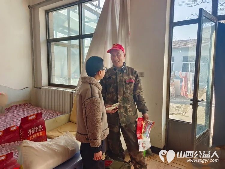 情暖新春爱伴童行 长治市善泽留守困境儿童救助协会开展关爱困境儿童暖心活动 在刘保老师、临风堂书画李静校长带领下为4户困难家庭7名孩子送去新春关怀 - 第3张