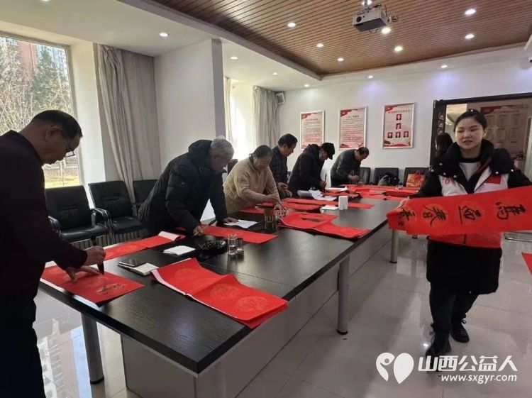 福满颐龙湾年味暖心间 长治市正能量公益协会党支部组织协会书画研究院志愿者挥毫泼墨为社区居民送上最真挚的马年新春祝福 - 第13张