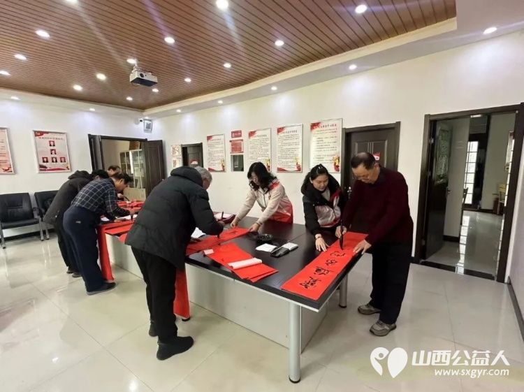 福满颐龙湾年味暖心间 长治市正能量公益协会党支部组织协会书画研究院志愿者挥毫泼墨为社区居民送上最真挚的马年新春祝福 - 第9张