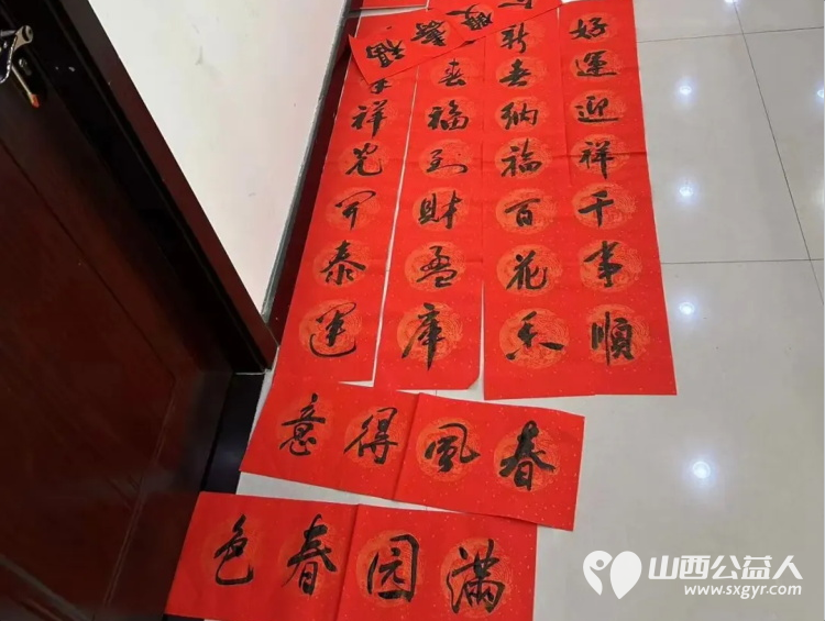 福满颐龙湾年味暖心间 长治市正能量公益协会党支部组织协会书画研究院志愿者挥毫泼墨为社区居民送上最真挚的马年新春祝福 - 第18张
