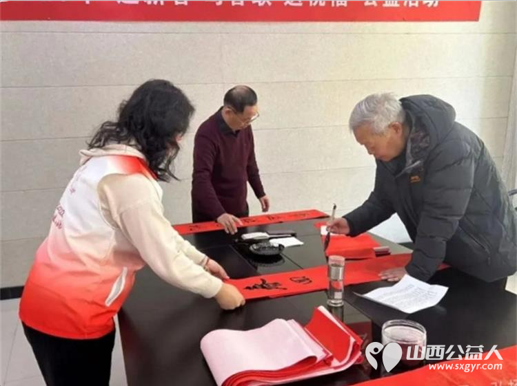 福满颐龙湾年味暖心间 长治市正能量公益协会党支部组织协会书画研究院志愿者挥毫泼墨为社区居民送上最真挚的马年新春祝福 - 第4张