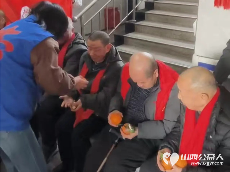 春节陪老人过年是一种幸福 长治市小雨点公益志愿者协会选择在这一天来到潞州区黄碾镇故南敬老院开展了一场温馨的敬老活动 - 第12张 - 山西公益人 春节陪老人过年是一种幸福 长治市小雨点公益志愿者协会选择在这一天来到潞州区黄碾镇故南敬老院开展了一场温馨的敬老活动 - 第12张