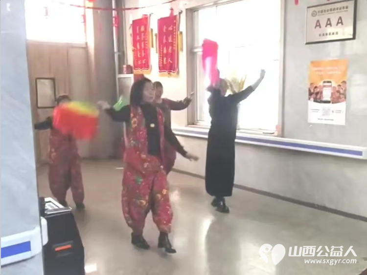 春节陪老人过年是一种幸福 长治市小雨点公益志愿者协会选择在这一天来到潞州区黄碾镇故南敬老院开展了一场温馨的敬老活动 - 第10张 - 山西公益人 春节陪老人过年是一种幸福 长治市小雨点公益志愿者协会选择在这一天来到潞州区黄碾镇故南敬老院开展了一场温馨的敬老活动 - 第10张