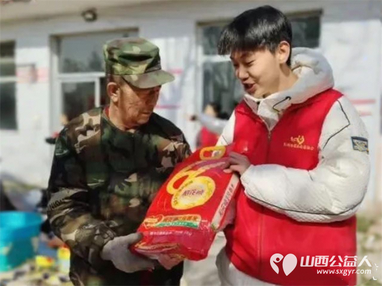 讲忻州故事传秀容美名----忻州爱心公益协会春节慰问忻府区白石村于条沟村和富庄村15户困境家庭的暖心年礼春节食物和现金 - 第5张 - 山西公益人 讲忻州故事传秀容美名----忻州爱心公益协会春节慰问忻府区白石村于条沟村和富庄村15户困境家庭的暖心年礼春节食物和现金 - 第5张