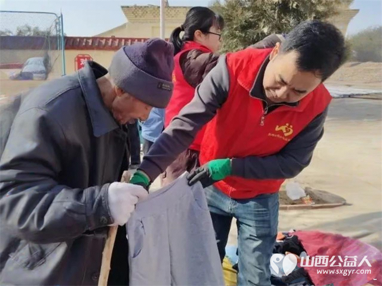 讲忻州故事传秀容美名----忻州爱心公益协会春节慰问忻府区白石村于条沟村和富庄村15户困境家庭的暖心年礼春节食物和现金 - 第21张 - 山西公益人 讲忻州故事传秀容美名----忻州爱心公益协会春节慰问忻府区白石村于条沟村和富庄村15户困境家庭的暖心年礼春节食物和现金 - 第21张