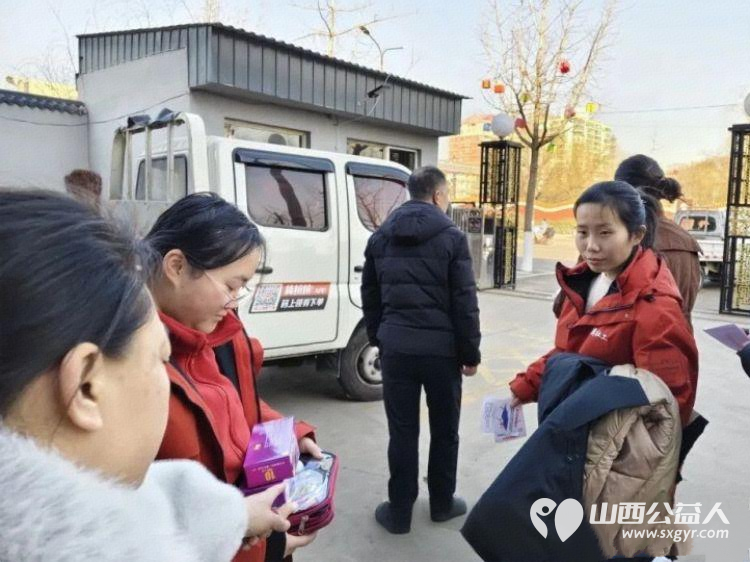 小小乒乓大大梦想 交城县成溪社会工作服务中心情暖教育举行“小乒乓大梦想”体育公益项目交城县捐赠仪式 - 第8张