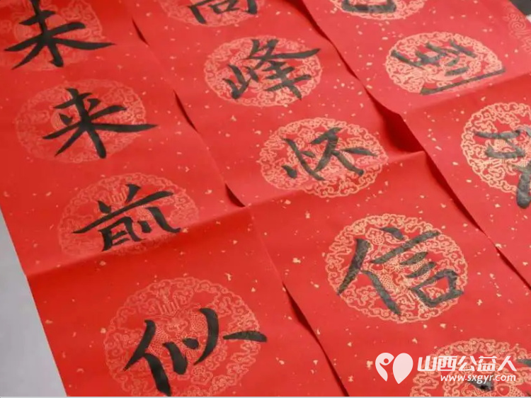 青春筑梦新时代翰墨迎春中国年----共青团离石区委新春写对联剪窗花送祝福活动让文明之花在辖区处处绽放为建设和谐美好社区注入源源不断的文化活力 - 第14张