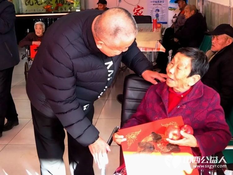 文润定阳暖桑榆新春慰问沁人心----介休市文艺界联合开展蒙福养老院新春慰问活动向养老院捐赠现金五千元吉县苹果6箱小麦面粉50斤用于改善老人生活条件 - 第11张