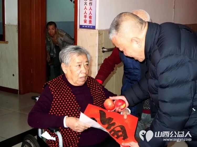 文润定阳暖桑榆新春慰问沁人心----介休市文艺界联合开展蒙福养老院新春慰问活动向养老院捐赠现金五千元吉县苹果6箱小麦面粉50斤用于改善老人生活条件 - 第8张