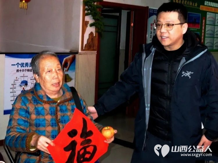 文润定阳暖桑榆新春慰问沁人心----介休市文艺界联合开展蒙福养老院新春慰问活动向养老院捐赠现金五千元吉县苹果6箱小麦面粉50斤用于改善老人生活条件 - 第4张