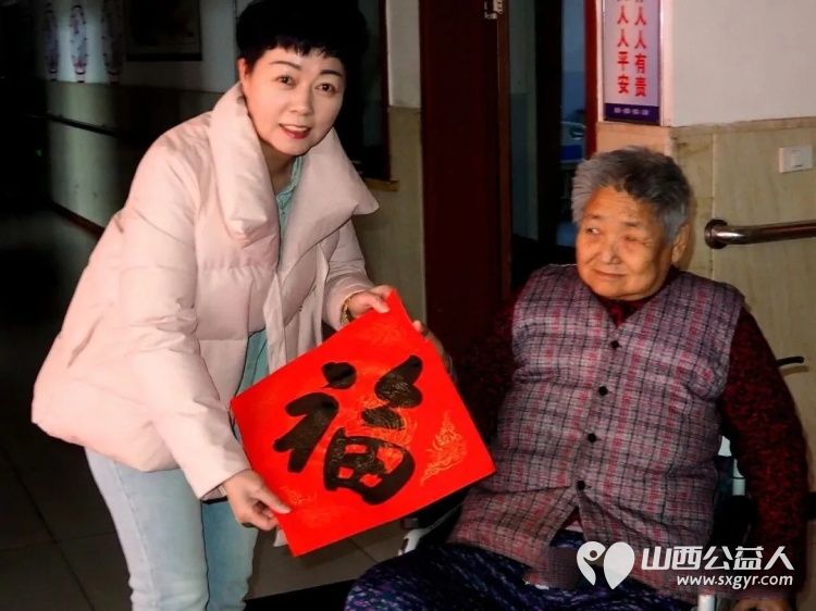 文润定阳暖桑榆新春慰问沁人心----介休市文艺界联合开展蒙福养老院新春慰问活动向养老院捐赠现金五千元吉县苹果6箱小麦面粉50斤用于改善老人生活条件 - 第3张