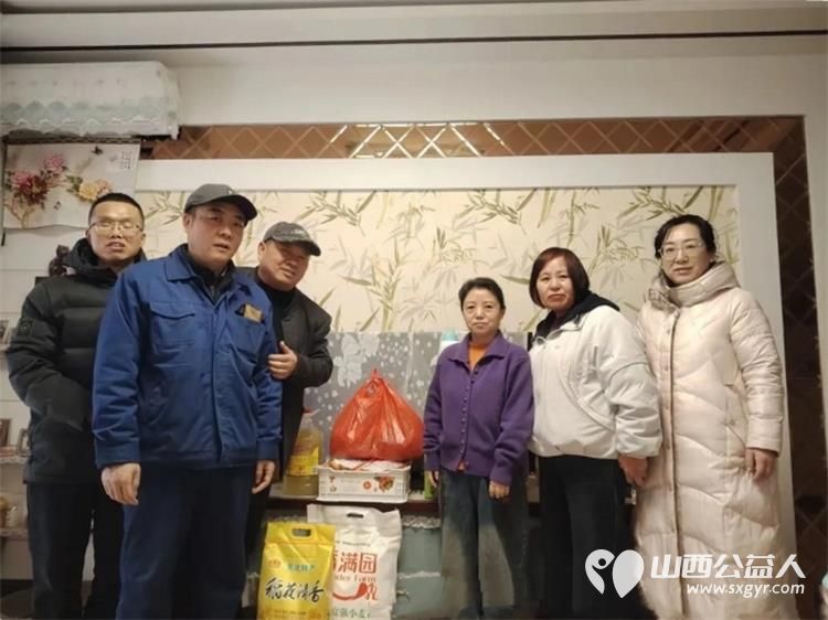 长治市雨花斋二部开展了春节前慰问活动长治市小雨点公益志愿者协会5名青年义工代表共同为九位银发义工送上了精心准备的食品日用品等慰问礼品 - 第4张 - 山西公益人 长治市雨花斋二部开展了春节前慰问活动长治市小雨点公益志愿者协会5名青年义工代表共同为九位银发义工送上了精心准备的食品日用品等慰问礼品 - 第4张