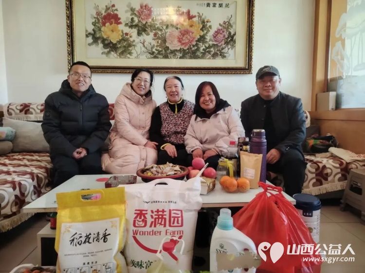 长治市雨花斋二部开展了春节前慰问活动长治市小雨点公益志愿者协会5名青年义工代表共同为九位银发义工送上了精心准备的食品日用品等慰问礼品 - 第9张 - 山西公益人 长治市雨花斋二部开展了春节前慰问活动长治市小雨点公益志愿者协会5名青年义工代表共同为九位银发义工送上了精心准备的食品日用品等慰问礼品 - 第9张