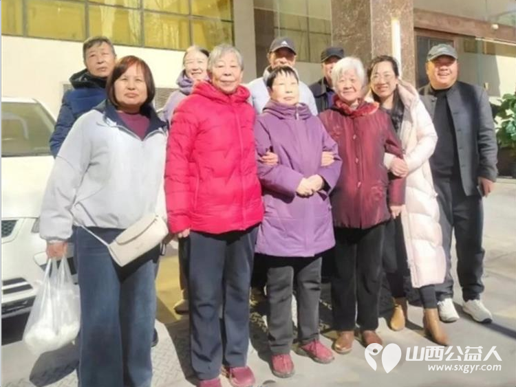 长治市雨花斋二部开展了春节前慰问活动长治市小雨点公益志愿者协会5名青年义工代表共同为九位银发义工送上了精心准备的食品日用品等慰问礼品 - 第3张 - 山西公益人 长治市雨花斋二部开展了春节前慰问活动长治市小雨点公益志愿者协会5名青年义工代表共同为九位银发义工送上了精心准备的食品日用品等慰问礼品 - 第3张