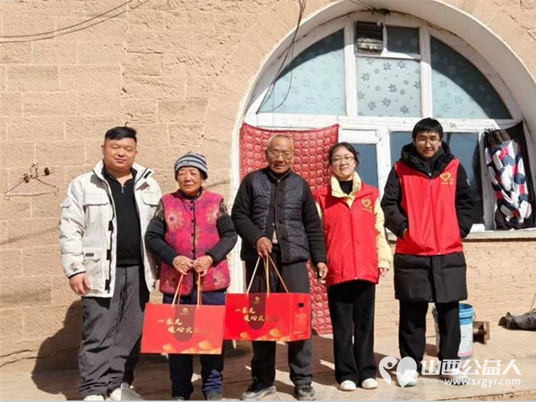石楼县青年志愿者协会春节前牵挂一老一小发放一束光暖心大礼包 - 第3张 - 山西公益人 石楼县青年志愿者协会春节前牵挂一老一小发放一束光暖心大礼包 - 第3张