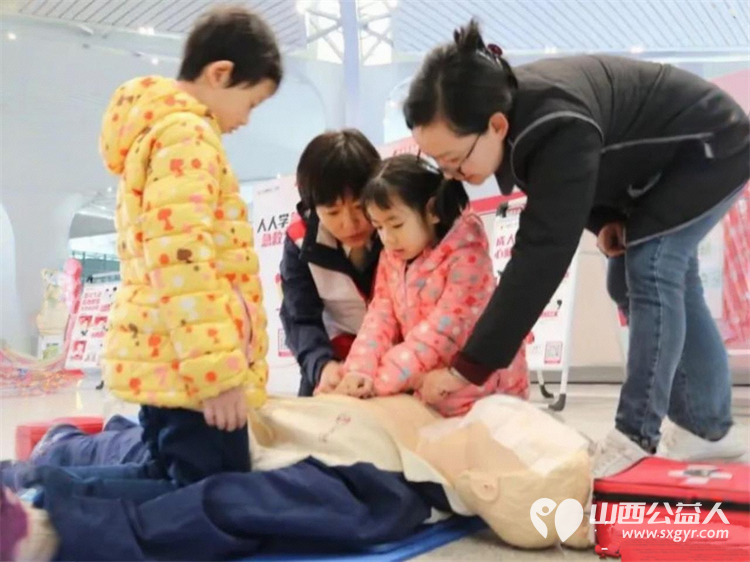 救在身边护航春运----春节前夕山西省红十字应急救护走进太原南站、武宿国际机场两大交通枢纽开展温暖过冬护航春运主题活动 - 第6张