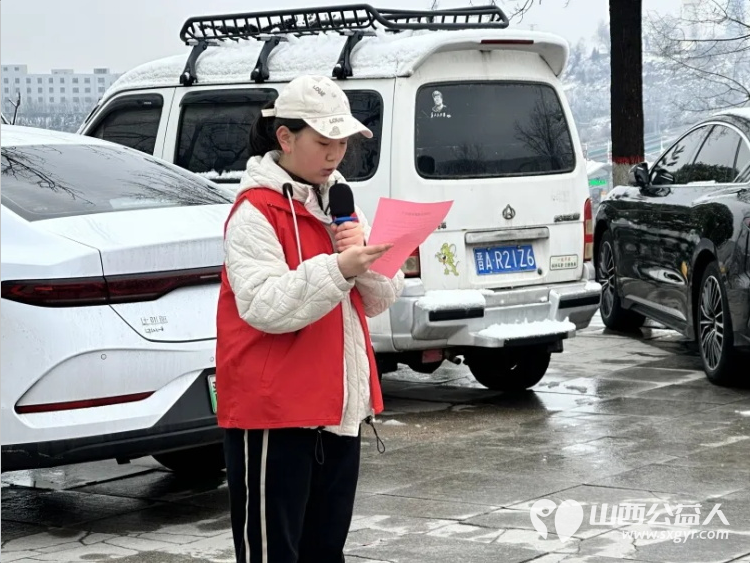 春风传美德志愿践初心 山西省学雷锋志愿服务总队在长风街万亩生态园举办学雷锋志愿服务活动沿着登山步道开启清洁行动弯腰拾捡纸屑烟头及塑料杂物 - 第12张 - 山西公益人 春风传美德志愿践初心 山西省学雷锋志愿服务总队在长风街万亩生态园举办学雷锋志愿服务活动沿着登山步道开启清洁行动弯腰拾捡纸屑烟头及塑料杂物 - 第12张